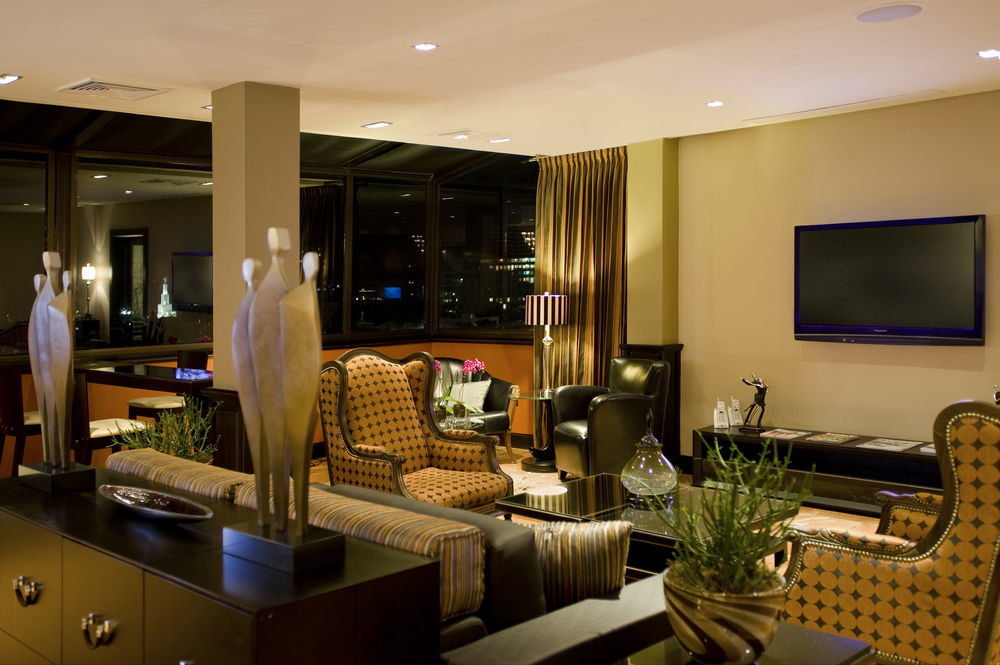Отель Barcelo Санто-Доминго Экстерьер фото The Club lounge at San Francisco International Airport